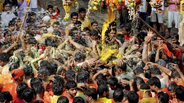 महाराष्ट्र: दही हांडी उत्सव के दौरान हादसा, पुणे में लोहे का ढांचा गिरने से महिला की मौत; मुंबई में 22 'गोविंदा' घायल