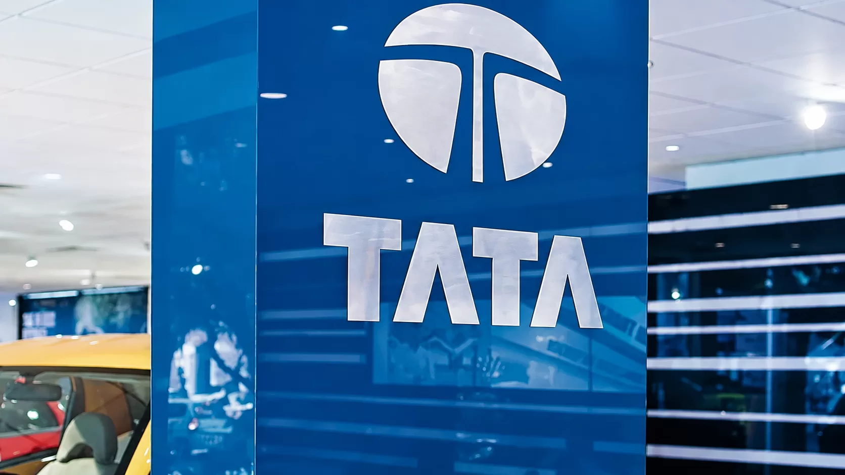 TATA की कंपनी में जल्द होगी 4000 लोगों की छंटनी, आखिर किस मजबूरी में उठा रही कदम?
